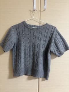 美品 ケーブル編み 韓国風 綺麗め 半袖 ニット ショート丈 グレー お洒落のサムネイル