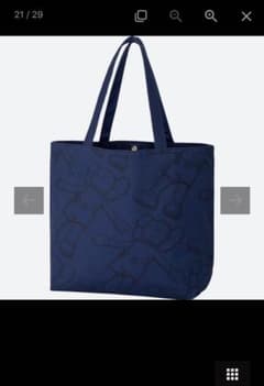 UNIQLO × KAWS トートバッグのサムネイル