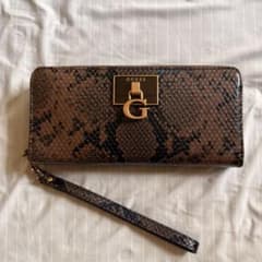 GUESS 長財布 パイソン柄 ストラップ付のサムネイル