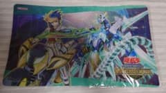 ［未開封］クリスタルクリアウィングドラゴン＆ユーゴ　プレイマットのサムネイル