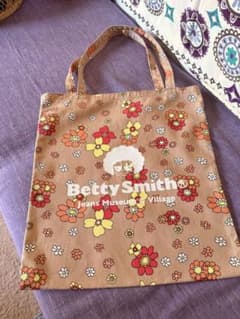 Betty Smith トートバッグ 花柄 レトロ調 岡山のサムネイル