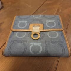 Salvatore Ferragamo 二つ折り財布 ガンチーニのサムネイル