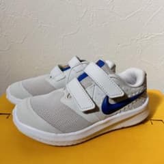NIKE ナイキ　キッズスニーカーのサムネイル