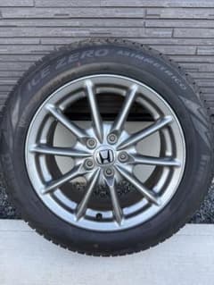 ピレリ　スタッドレスタイヤ　ホイール付4本セット215/60R17のサムネイル