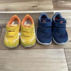 ベビーシューズセット アシックス14cm ナイキ13cmのサムネイル
