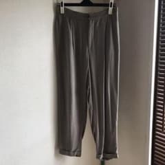 ZARA テーパードパンツのサムネイル