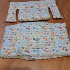 [パク子様]STOKKE チャイルドシート用クッション 乗り物柄のサムネイル