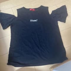 肩出し服のサムネイル