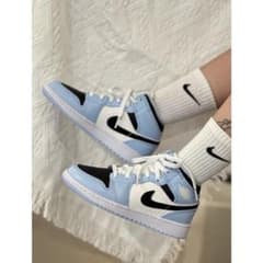 Nike GS Air Jordan 1 Mid "Ice Blue"のサムネイル