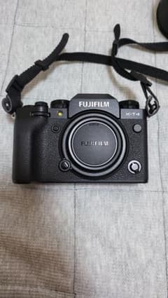 FUJI FILM X−T4 BLACK　xc15-45mm レンズセットのサムネイル