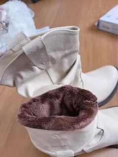 美品 1回着用 アイボリー ブーツレディース24cm インヒール6cmファー付きのサムネイル