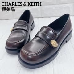 チャールズ&キース メタリックバックル ストラップローファー 23cm 極