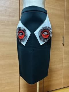 口紅刺繍タイトスカート Mサイズ ブラックのサムネイル