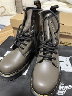 Dr. Martens 8ホール ブーツ カーキのサムネイル