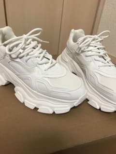 [白/汚れなし]bershka ベルシュカ ダッドスニーカー 25.8cmのサムネイル