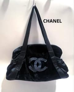 CHANEL ショルダーバッグ ブラック ベロア ロゴチャーム 刺繍