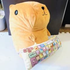 レア！値下げ！カピバラさん　PC ぬいぐるみ　キーボード クッションのサムネイル