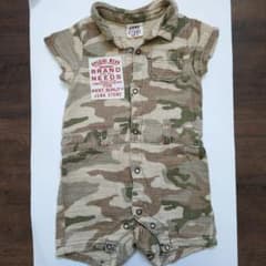 JUNK STORE 迷彩柄 ロンパース 70サイズのサムネイル