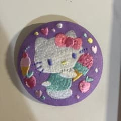 ハローキティ 刺繍缶バッジ パープル サンリオのサムネイル