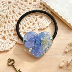ハンドメイド レジンヘアゴム 青い紫陽花のハート‪ෆ‪.*・゜ - メルカリ‬‬