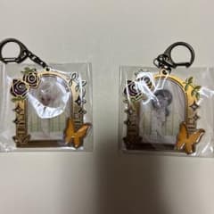 ツイステ　メモリアルメタルチャームのサムネイル