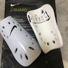キッズサッカーNIKE脛当て　XSのサムネイル