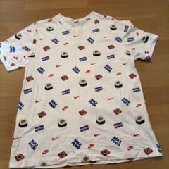 に*め様 Nike THE NIKE TEE 寿司プリント Tシャツのサムネイル