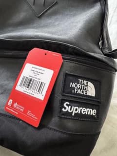 お*寝様 THE NORTH FACE × Supreme ブラックリュック - メルカリ