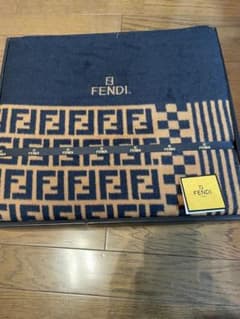 FENDI 綿毛布のサムネイル