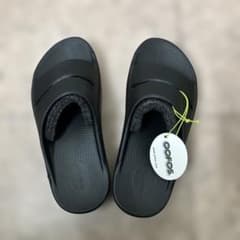 新品未使用OOFOS ブラック メンズ リカバリーサンダルOOAHH EU42