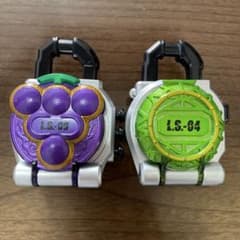 仮面ライダー鎧武 ロックシード 2個セット L.S.-09 L.S.-04のサムネイル