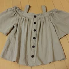 SPINKLE オフショルダー トップス ベージュ Mのサムネイル