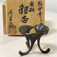 秋の茶道具！！鵬雲斎好【唐銅 銀杏蓋置】祥栄作 共箱入り 茶道具のサムネイル