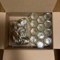 金色蓋付き六角形ガラス瓶 40個セット 金色蓋付き六角形ガラス瓶 40個セット - メルカリ