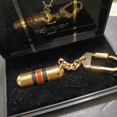 イヴサンローラン カサンドラ ロゴ ピルケース キーホルダー ゴールド