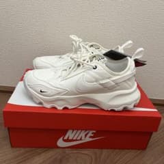 新品 W NIKE TC7900 24cm 白のサムネイル