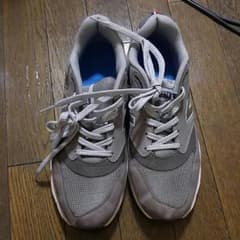 グレーのニューバランスの774です！のサムネイル