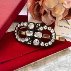 未使用級レア✨Salvatore Ferragamo ヘアクリップ　ガンチーニ 未使用級レア✨Salvatore Ferragamo ヘアクリップ ガンチーニ - メルカリ
