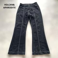 VOLCAN & APHRODITE 블랙 부츠 컷 데님 화이트 스티치