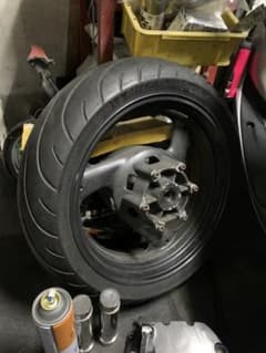 xjr1300リアホイールタイヤセット！のサムネイル