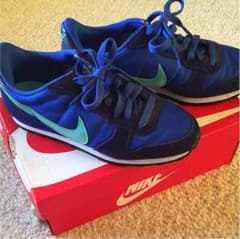 NIKE スニーカーのサムネイル