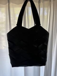 Charles & Keith 黒の編み込みデザイントートバッグのサムネイル