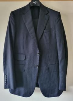 GUCCI　高級スーツ48R ダークネイビー　セットアップ　パンツの膝下に小穴 GUCCI 高級スーツ48R ダークネイビー セットアップ パンツの膝下