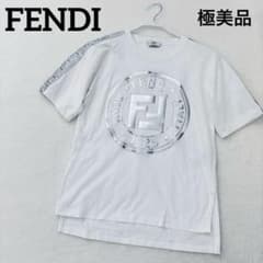 11493【美品・現行モデル】フェンディ☆ズッカ柄 定番カラー白tシャツ 11493【美品・現行モデル】フェンディ☆ズッカ柄 定番カラー白tシャツ