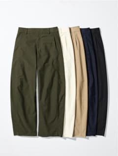 ユニクロ バレルレッグパンツ OLIVE色のサムネイル