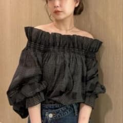 FRAY I.D オフショルダートップス チェック フリルブラウス | Mercari