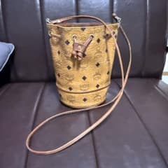 MCM イエローレザーバケツ型ショルダーバッグのサムネイル