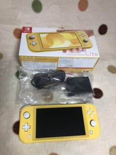 任天堂Switchライト(イエロー)のサムネイル
