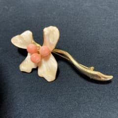 ピンク珊瑚 フラワーブローチ