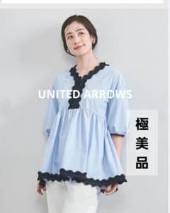 【美品】1回着用 タック フリルVネック ハーフスリーブ ブラウスのサムネイル
